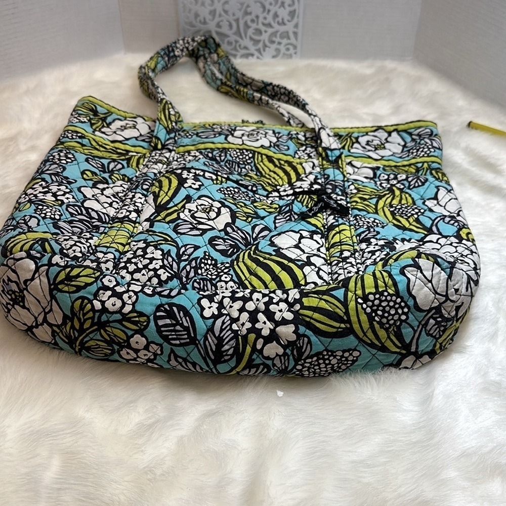 Vera Bradley Island Blooms Iconic Vera Tote and shoulder bag 2 pcs EUC - Picture 4 of 15